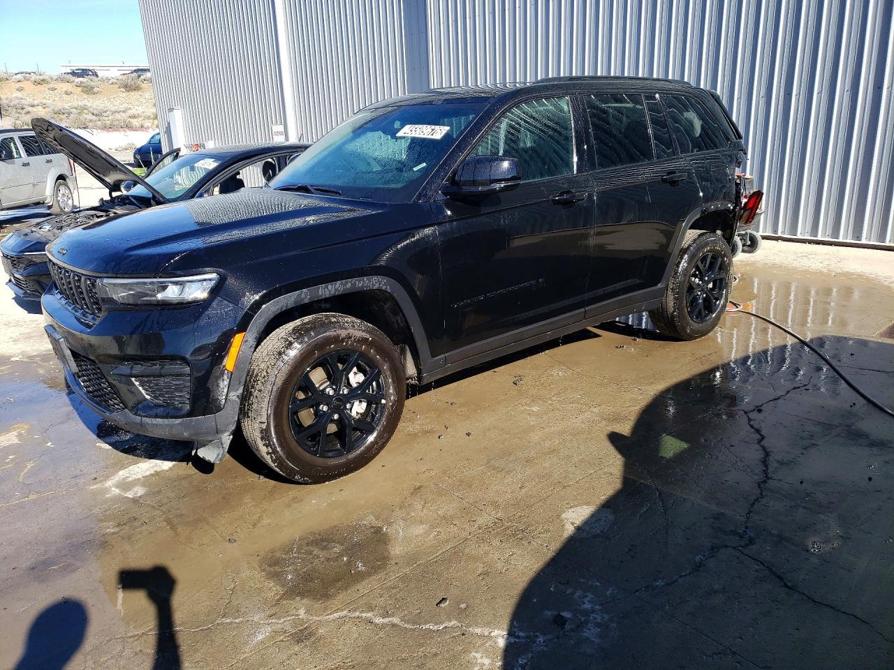 2025 Jeep Grand Cherokee Laredo