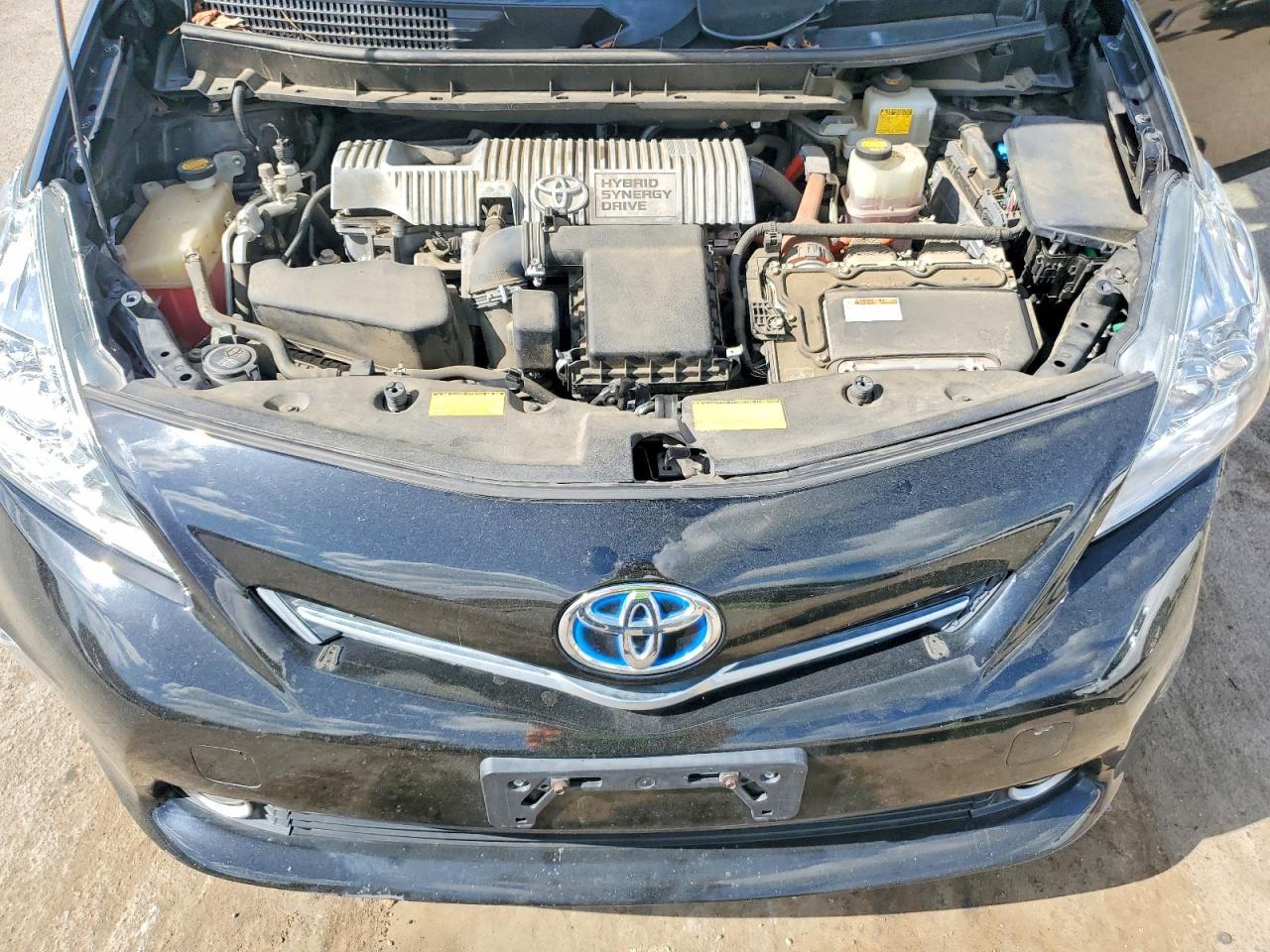 2014 Toyota Prius v Five
