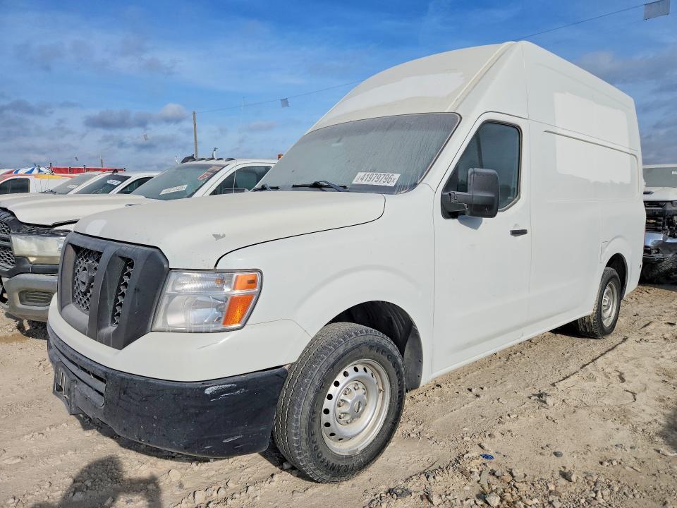 2014 Niss Medium DUTY/BOX Trucks