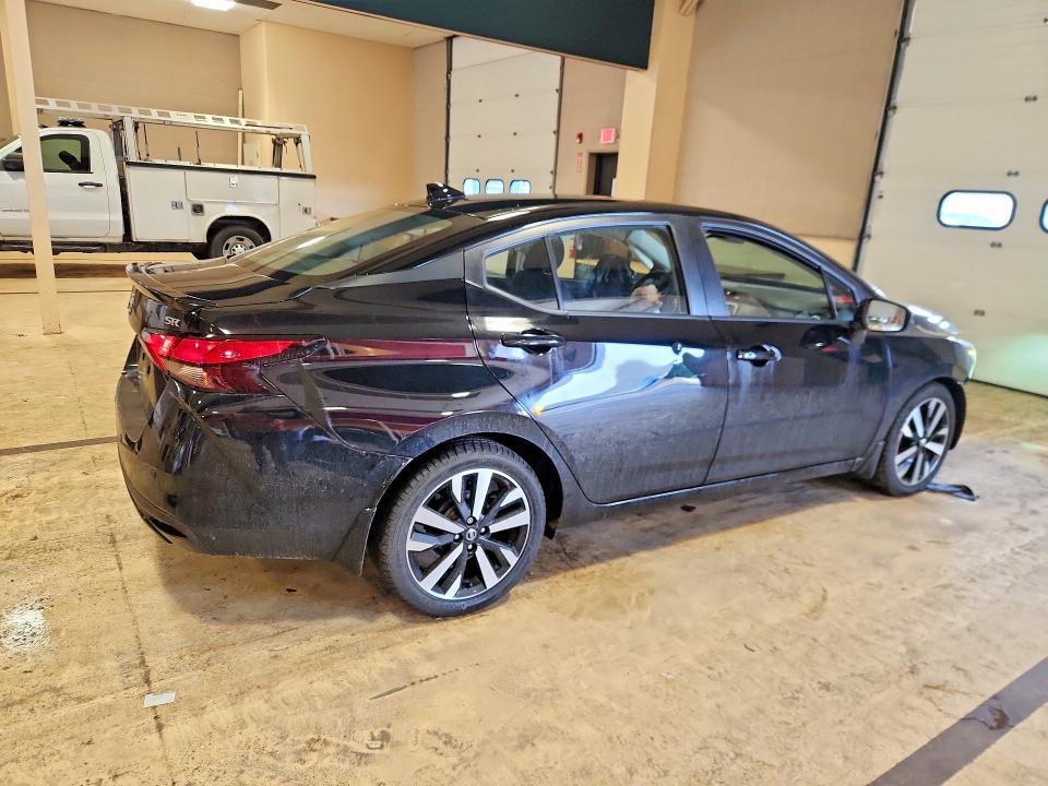 2022 Nissan Versa sr