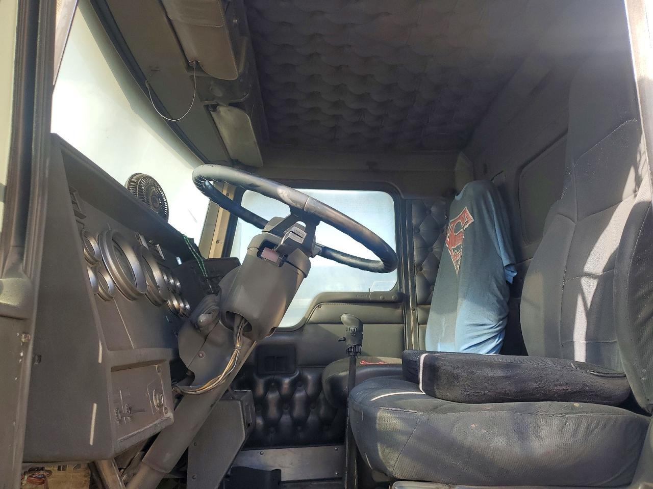 2000 Kenworth T800 Dump Truck