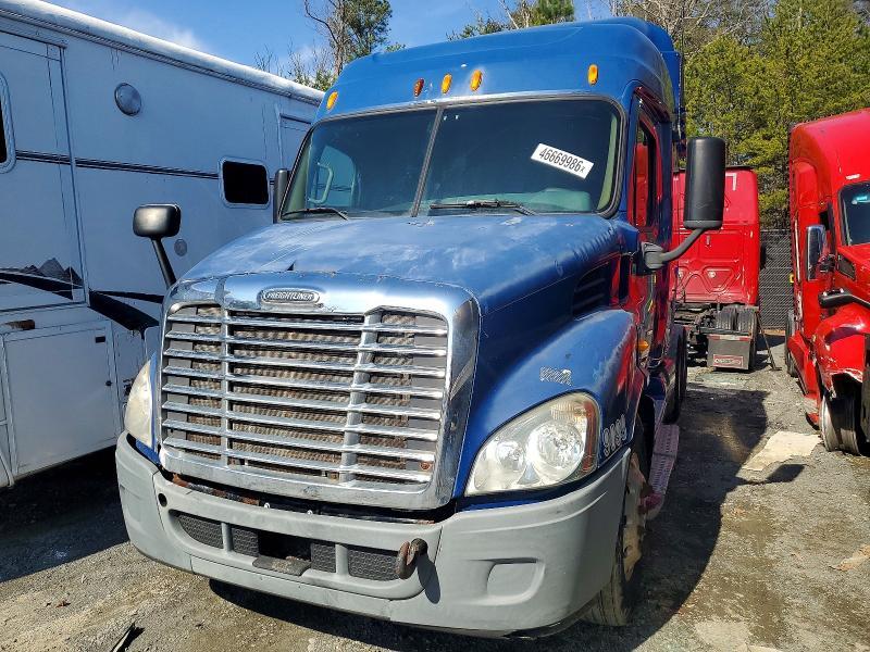 2010 Freigliner Cascadia 113