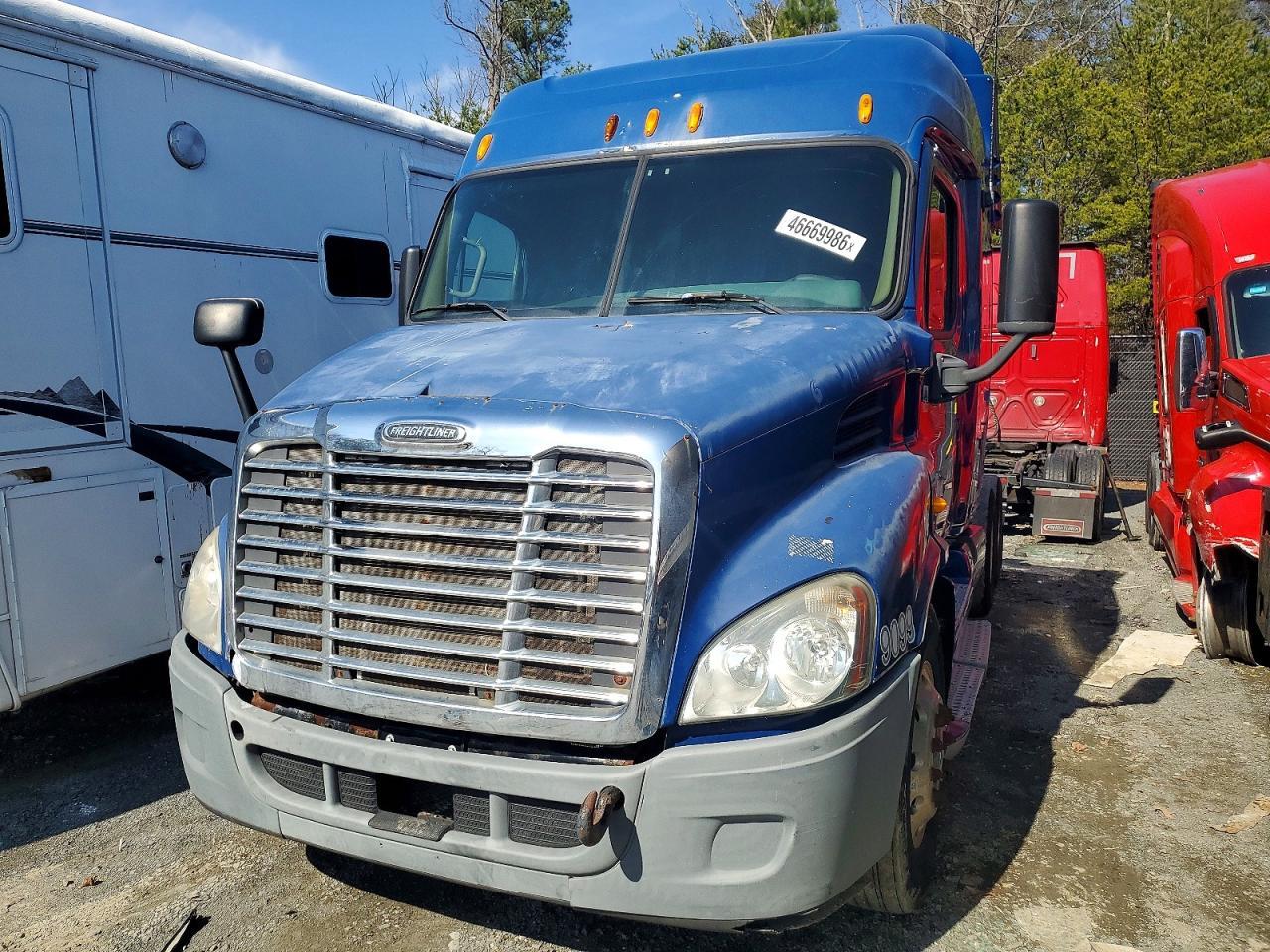2010 Freigliner Cascadia 113