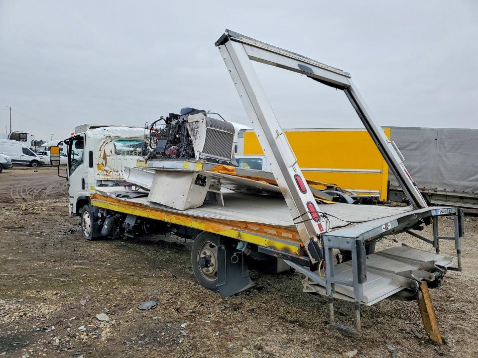 2023 Isuzu NRR Refrigerated BOX Truck