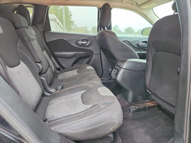 2016 Jeep Cherokee Sport