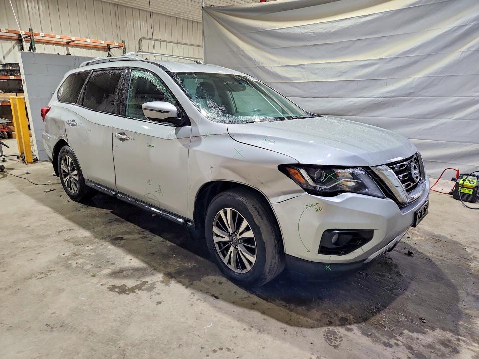 2017 Nissan Pathfinder sv