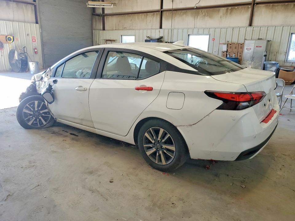 2022 Nissan Versa sv