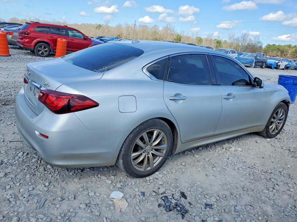 2015 Infiniti Q70 3.7