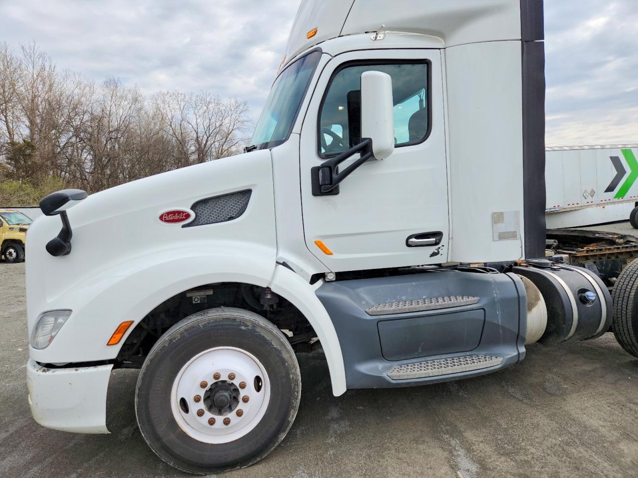 2017 Peterbilt 579 Semi Truck
