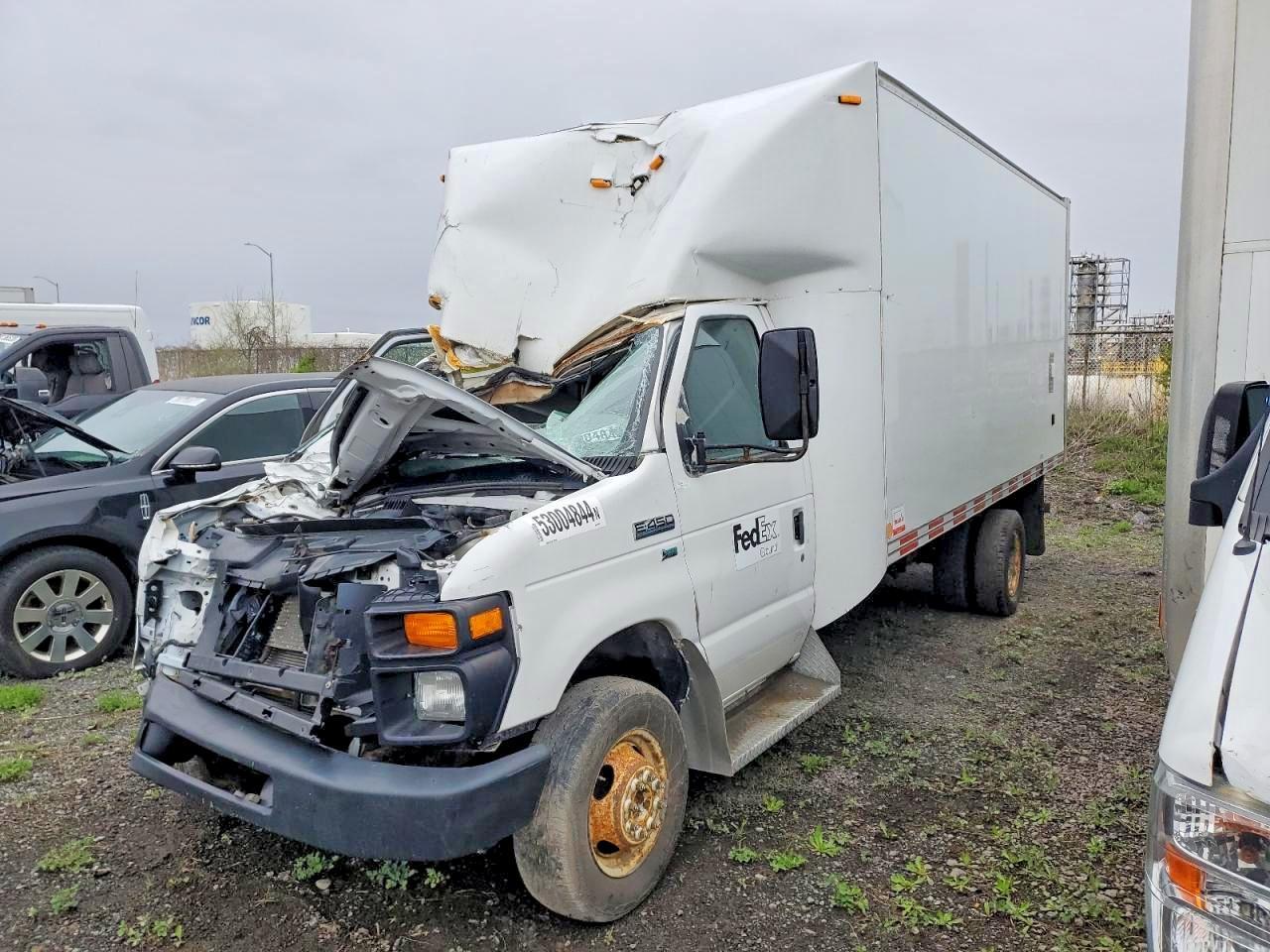 2017 Ford Econoline E450 Super Duty Cutaway Van
