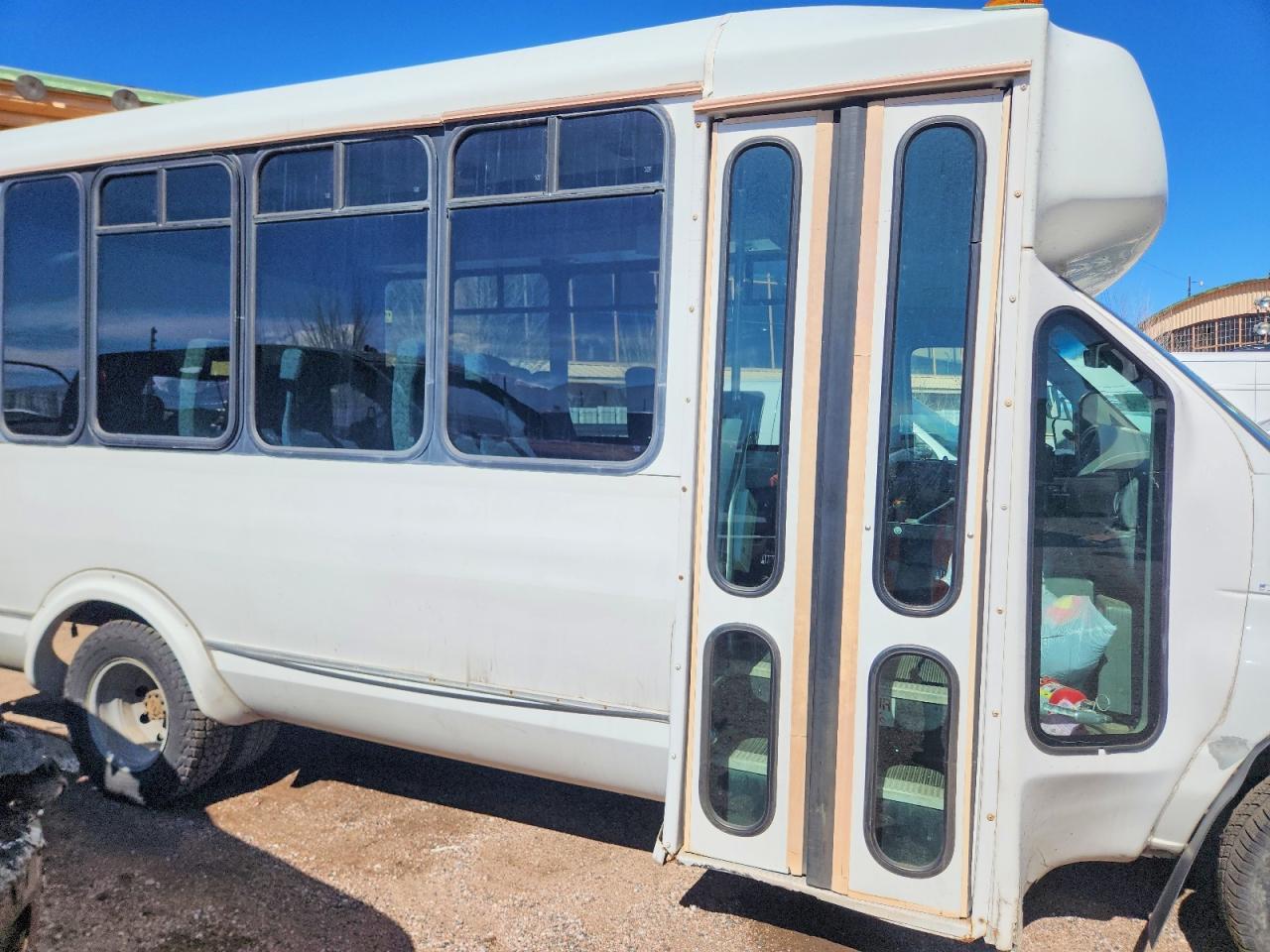2002 Ford Econoline E350 Super Duty Cutaway Van