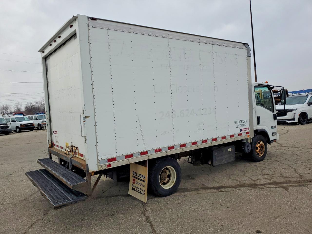 2014 Isuzu NPR BOX Truck