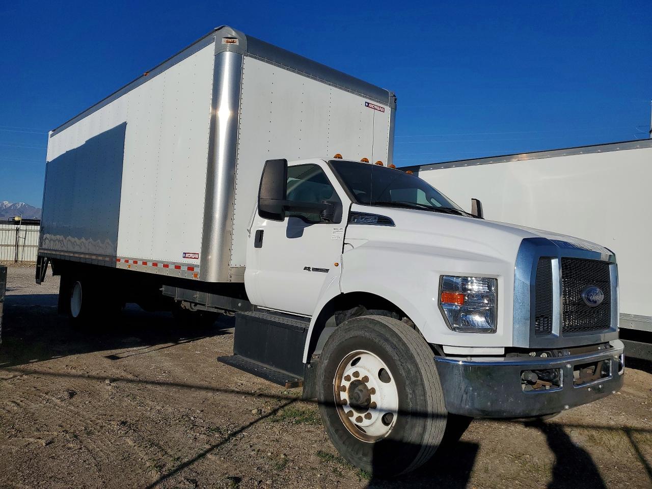2019 Ford F750 Super Duty BOX Truck