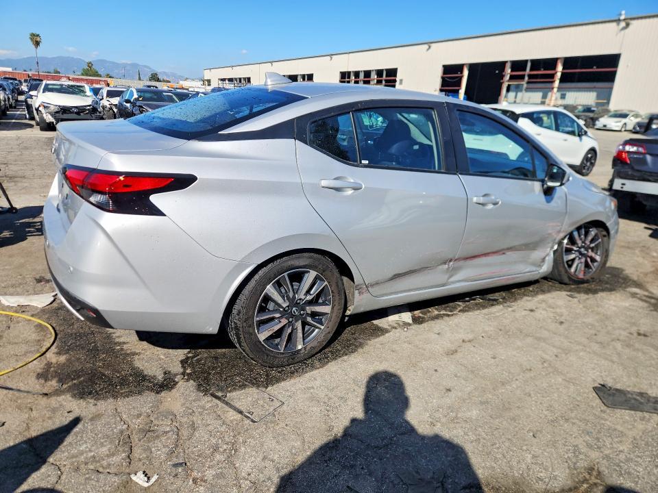 2025 Nissan Versa sv
