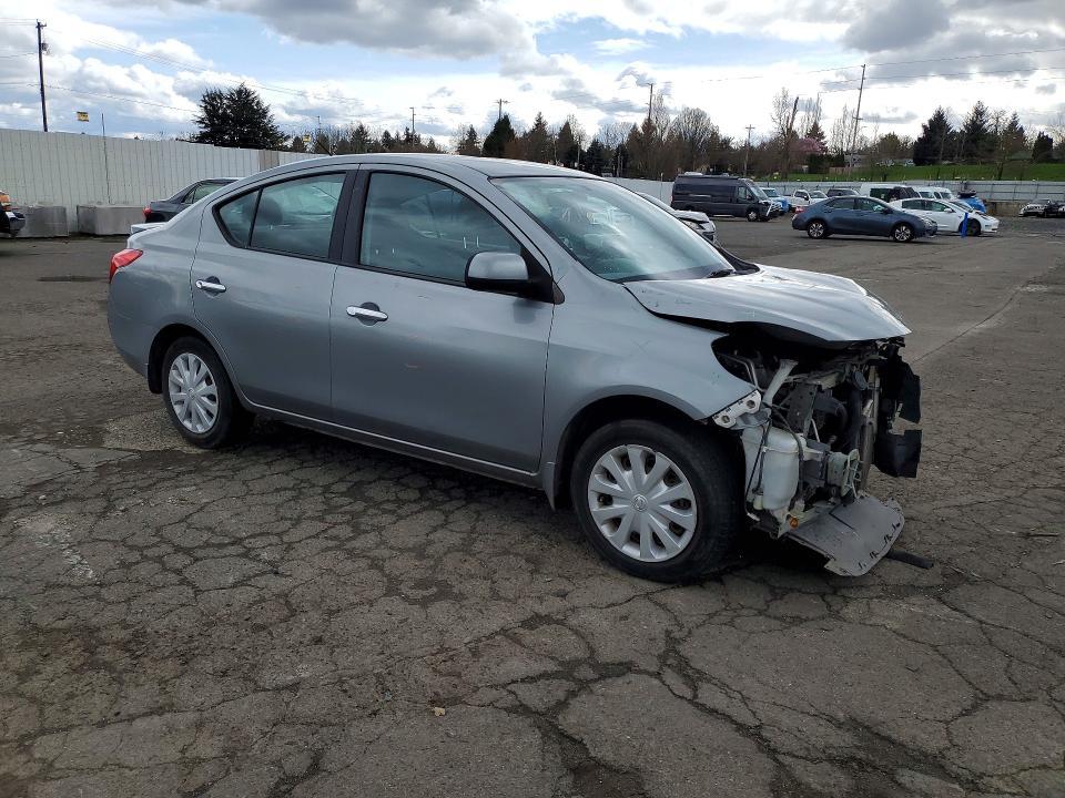 2013 Nissan Versa 1.6 s