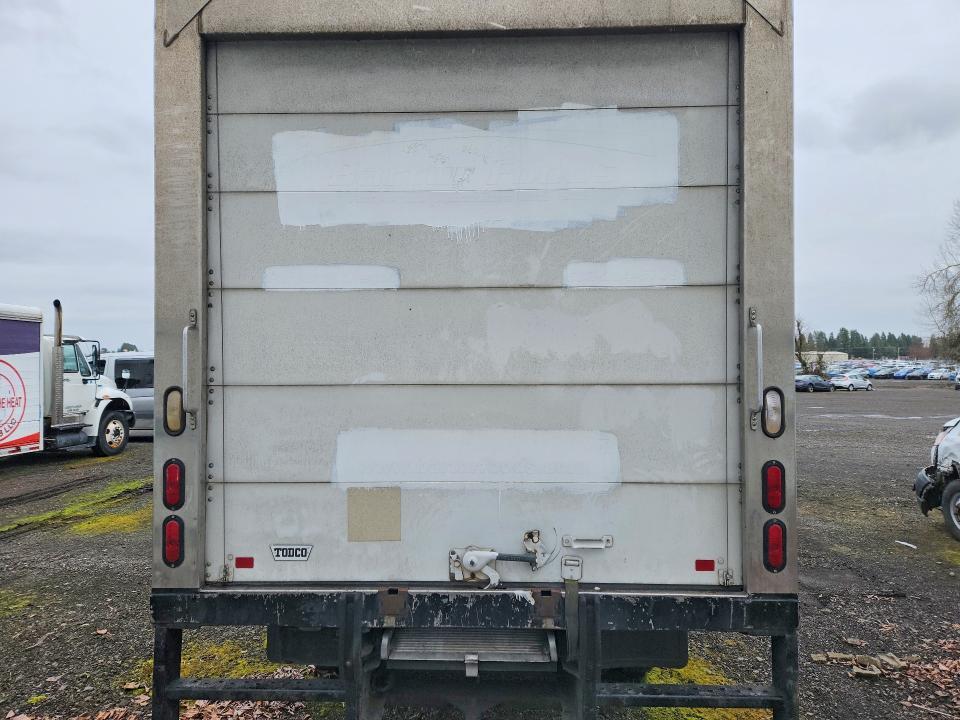 2009 Mitsubishi FE85D Refrigerated BOX Truck