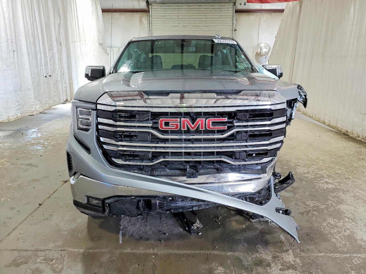 2025 GMC Sierra K1500 SLT