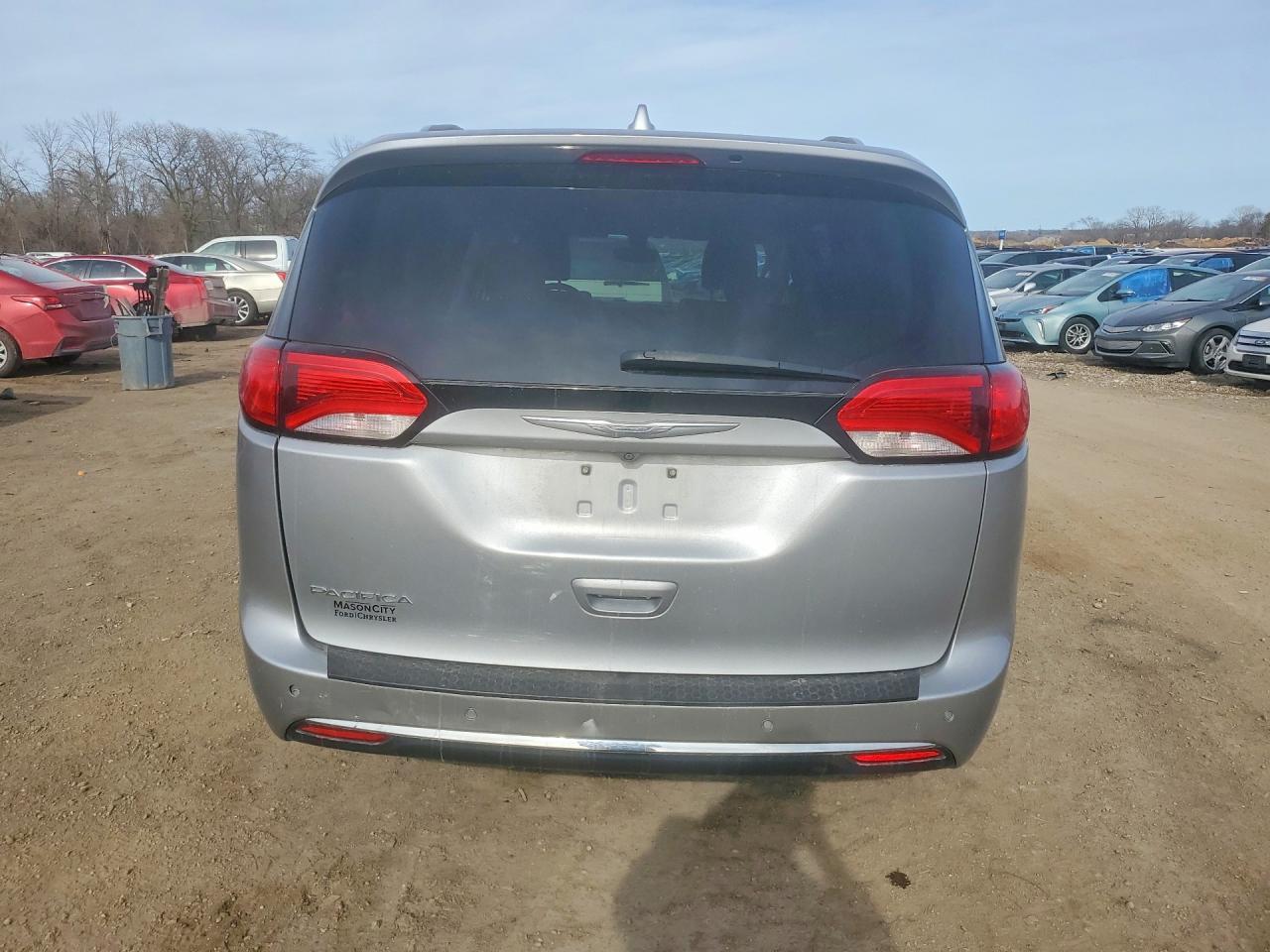 2018 Chrysler Pacifica Touring l