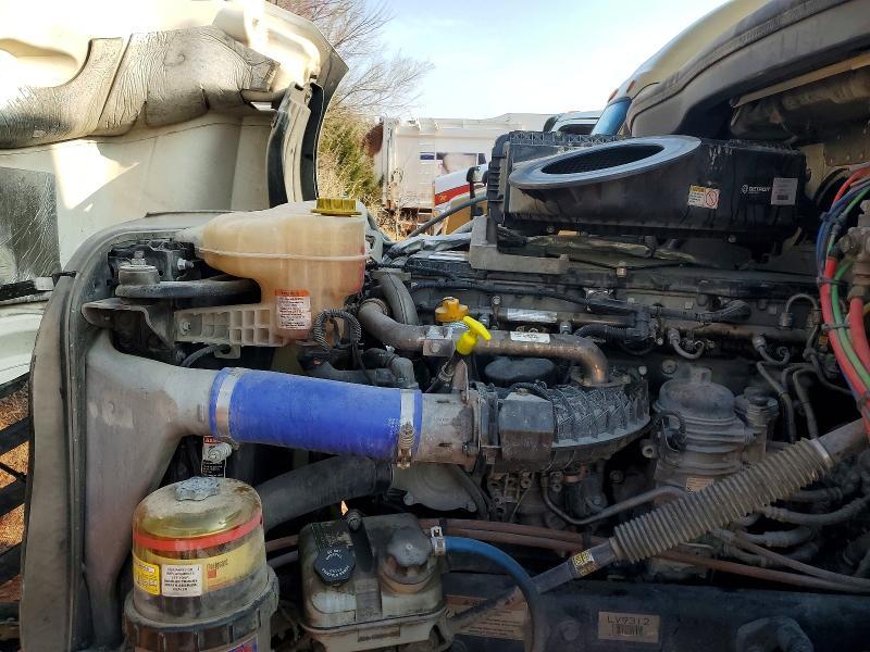 2020 Freigliner 2020 Freightliner Cascadia 126 Semi Truck