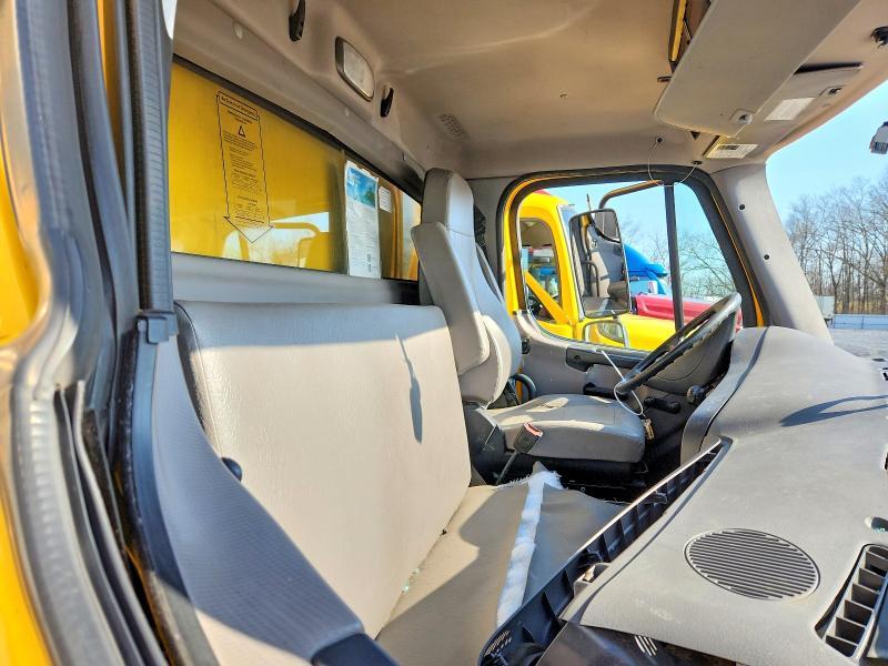 2023 Freigliner 2023 Freightliner Business Class M2 BOX Truck