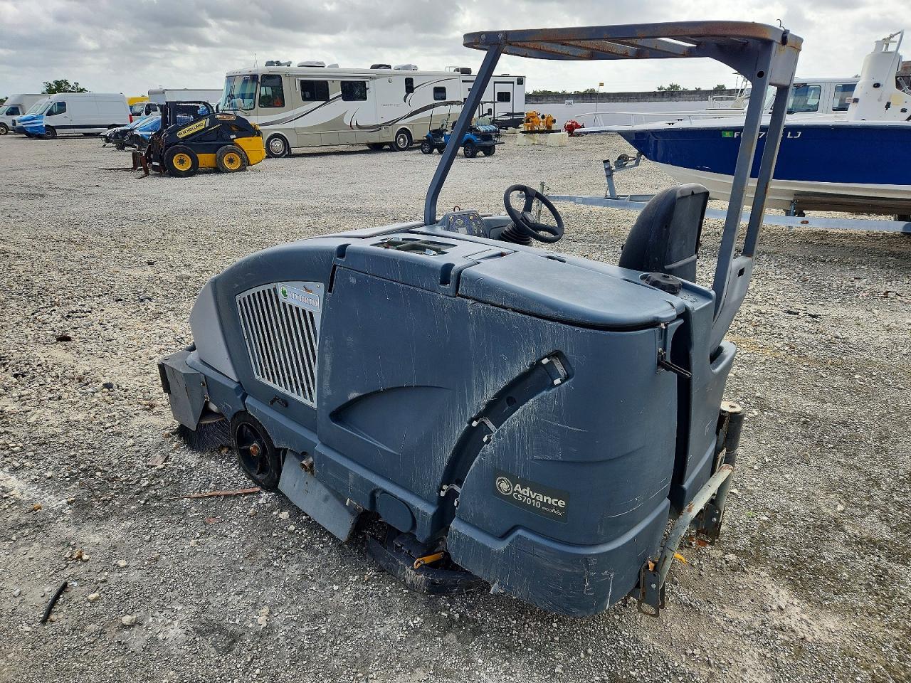 2014 Advance CS7010 Sweeper