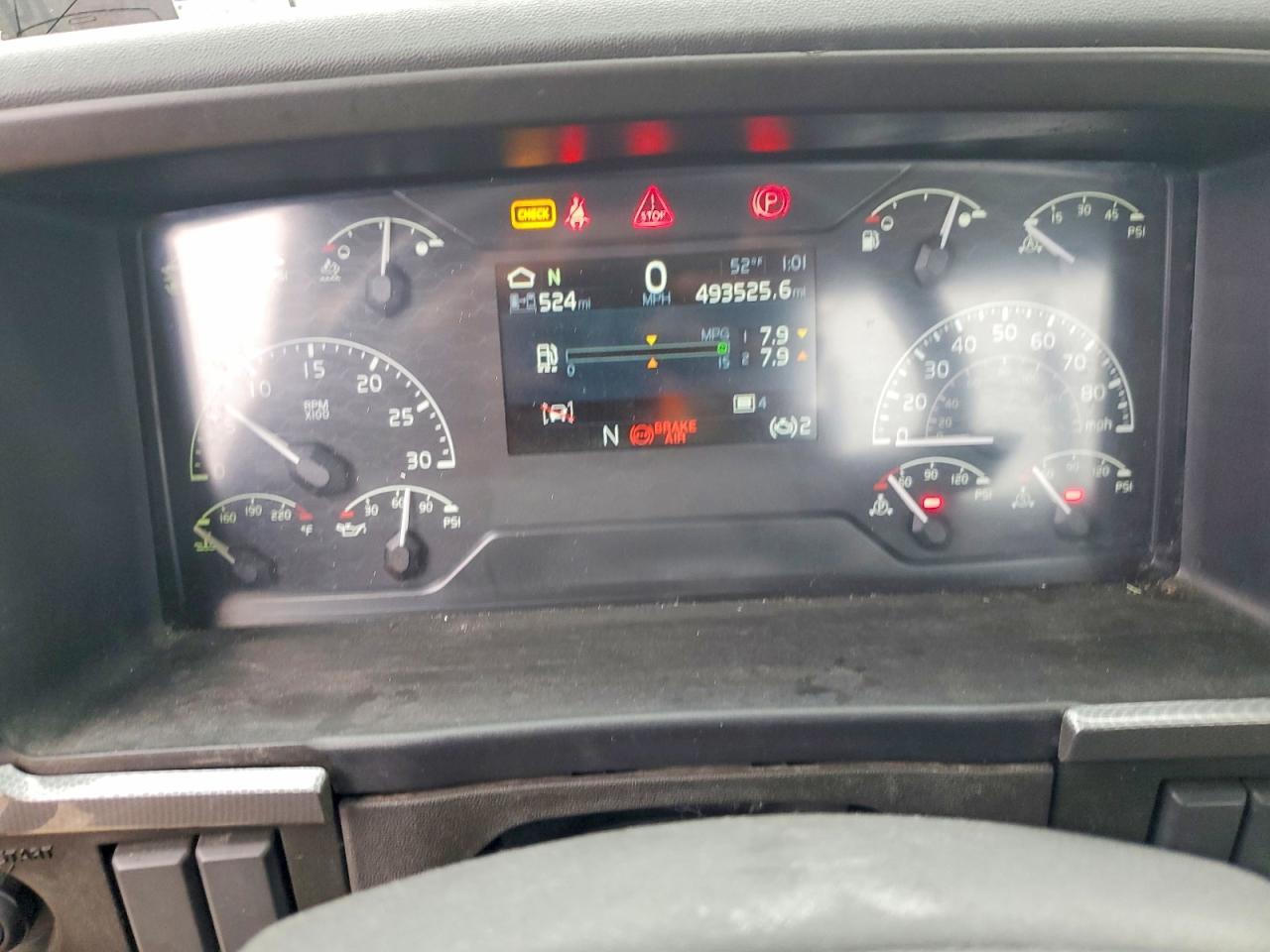 2019 Volvo VNR Semi Truck