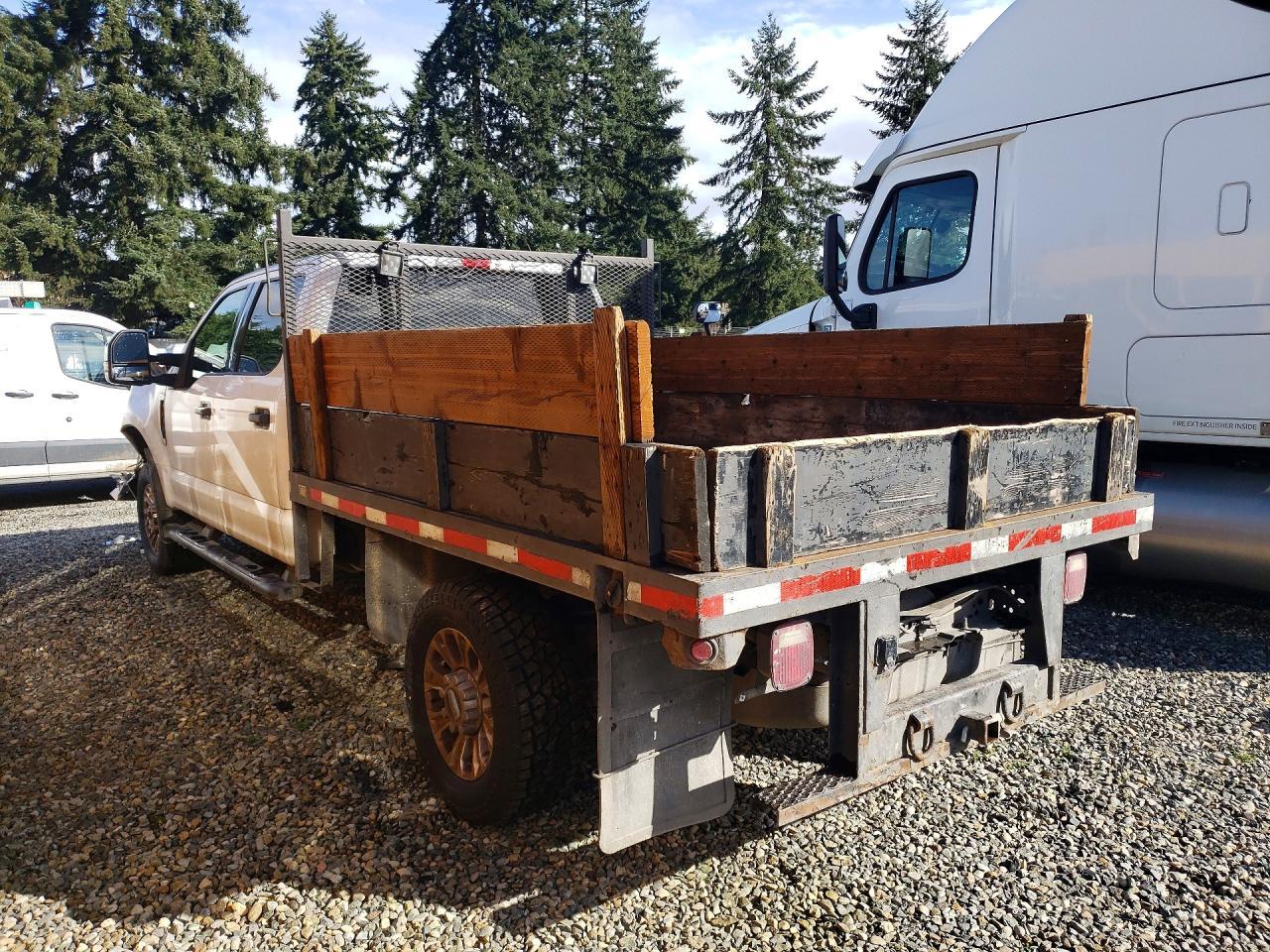 2017 Ford F350 Super Duty Flatbed Truck