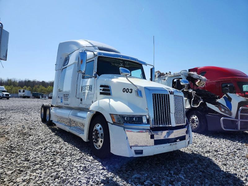 2017 Western Star 5700 Semi Truck