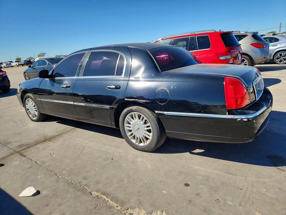 2008 Lincoln Town car Signature Limited