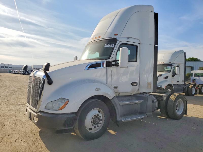 2017 Kenworth T680 Semi Truck