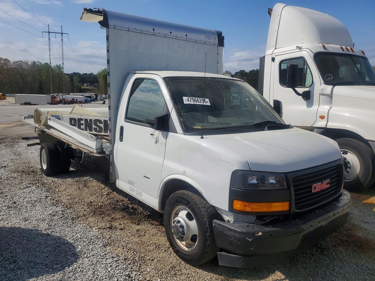 2021 GMC Savana BOX Truck