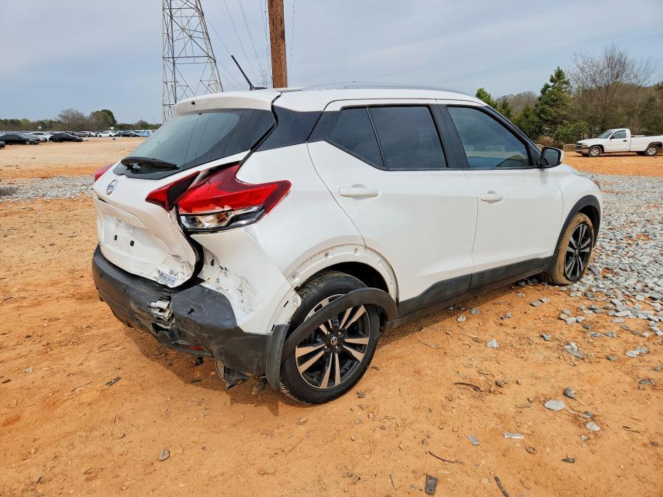 2020 Nissan Kicks sv