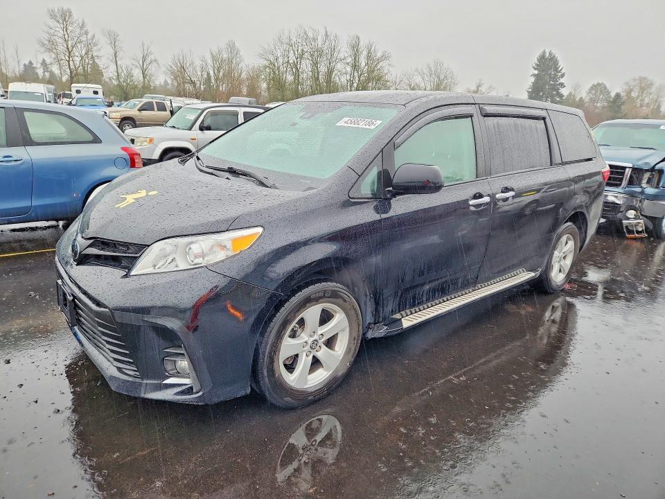2020 Toyota Sienna l 7-passenger