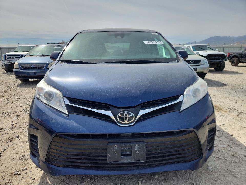 2018 Toyota Sienna le 8-passenger