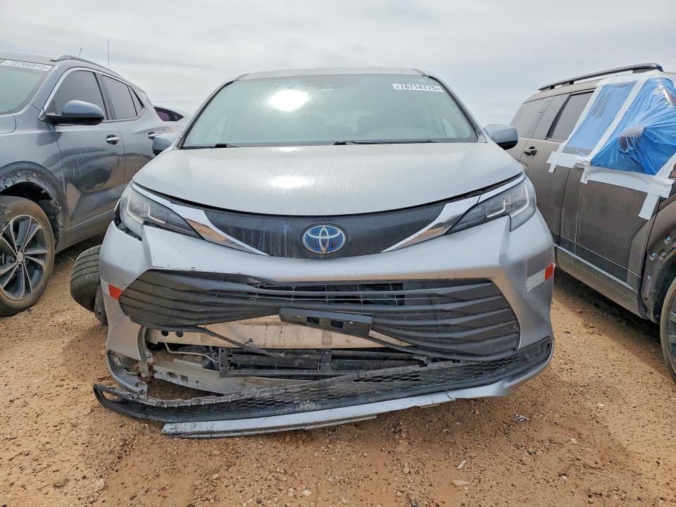 2023 Toyota Sienna le