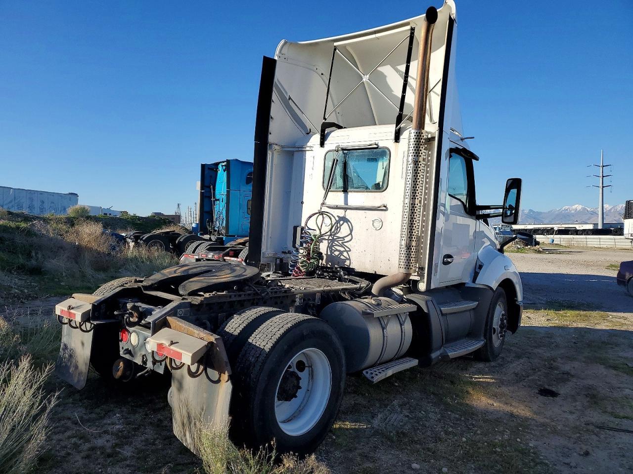2017 Kenworth T680 Semi Truck