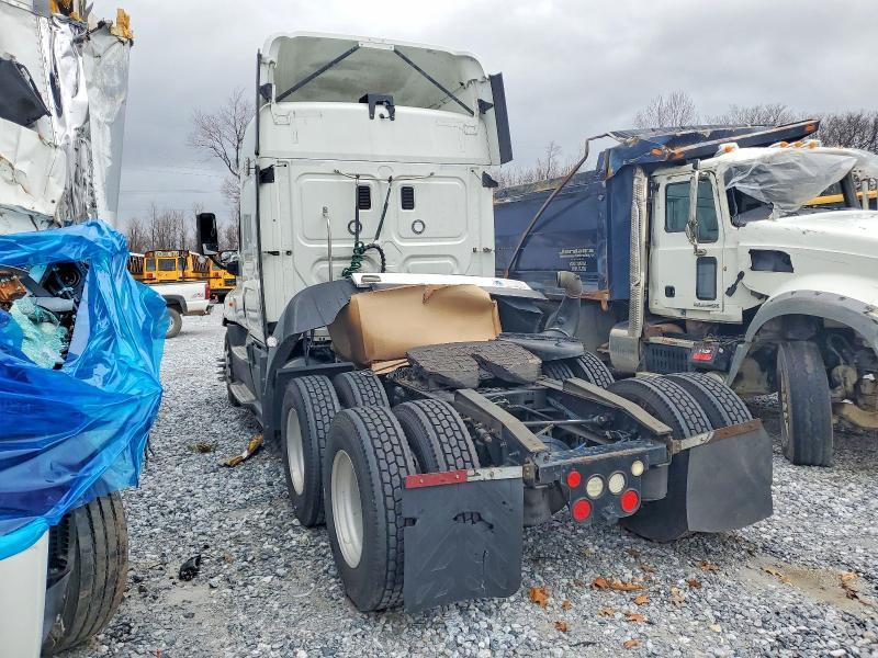 2016 Freigliner 2016 Freightliner Cascadia 125 Semi Truck
