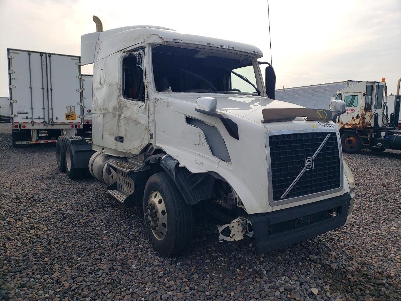 2016 Volv O VNL Semi Truck