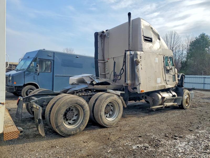 1998 Freigliner 1998 Freightliner FLD120 Semi Truck