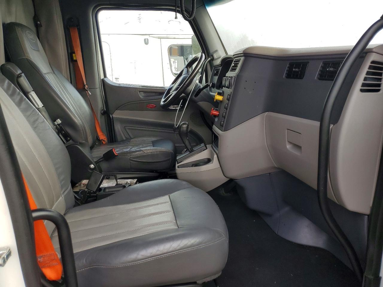 2015 Peterbilt 579