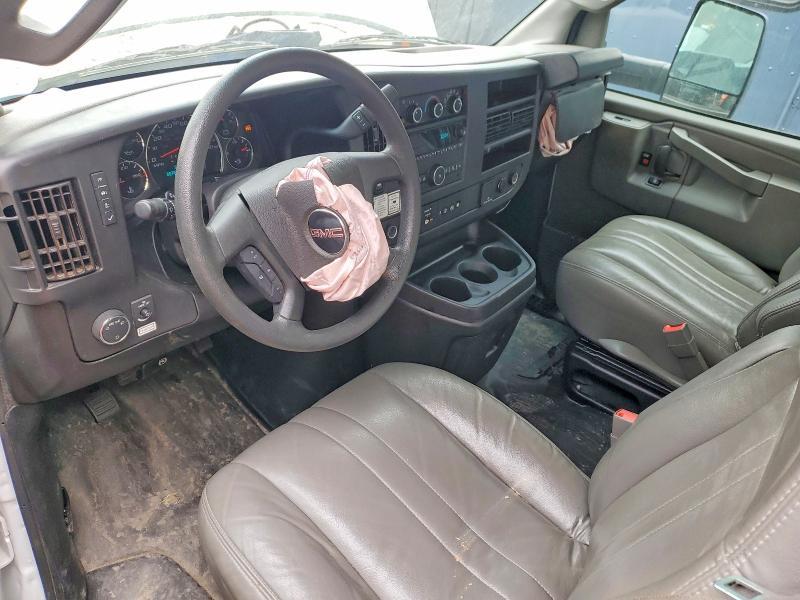 2022 GMC Savana BOX Truck