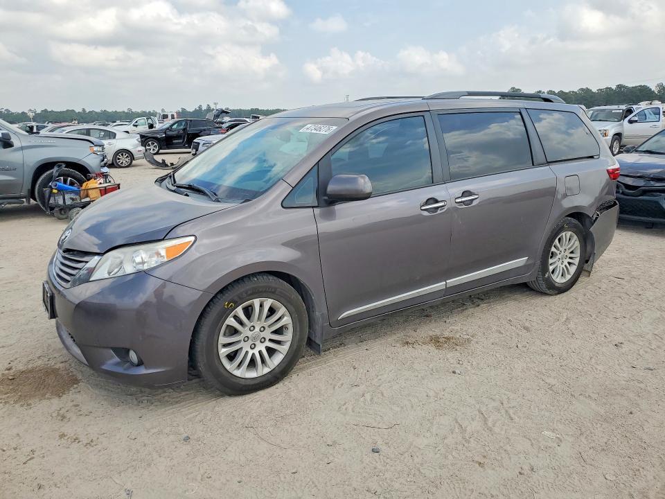 2016 Toyota Sienna xle Premium 8-passenger