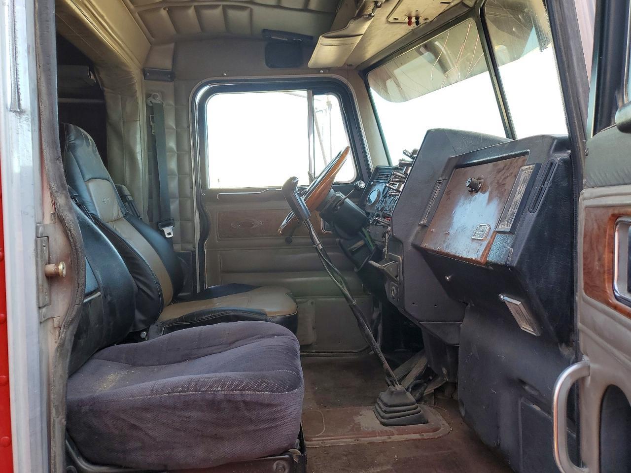 2000 Peterbilt 379