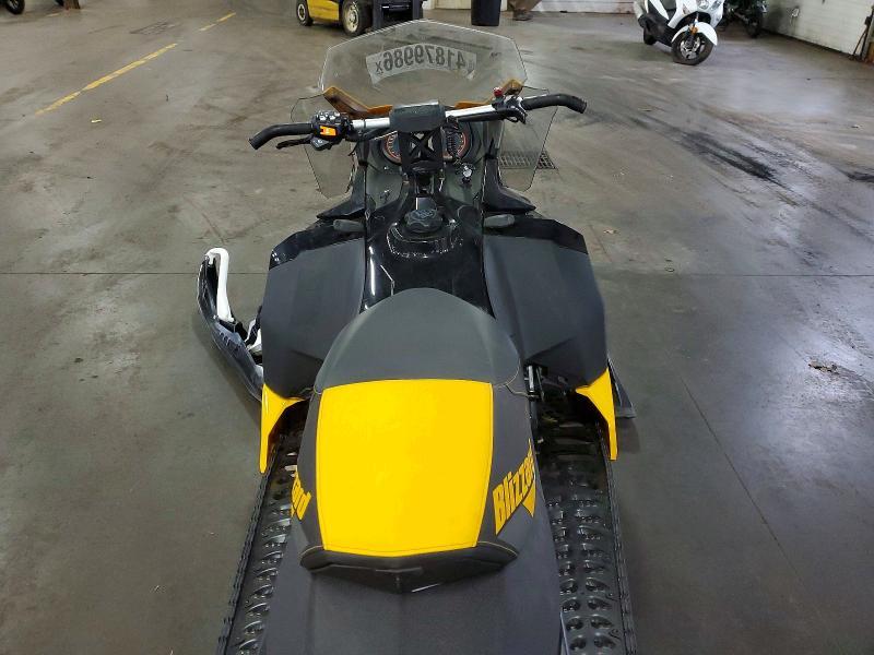 2016 Skidoo Blizzard 600 E-TEC 1