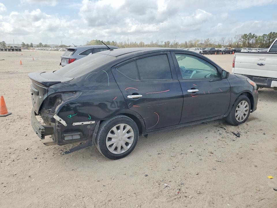 2018 Nissan Versa sv