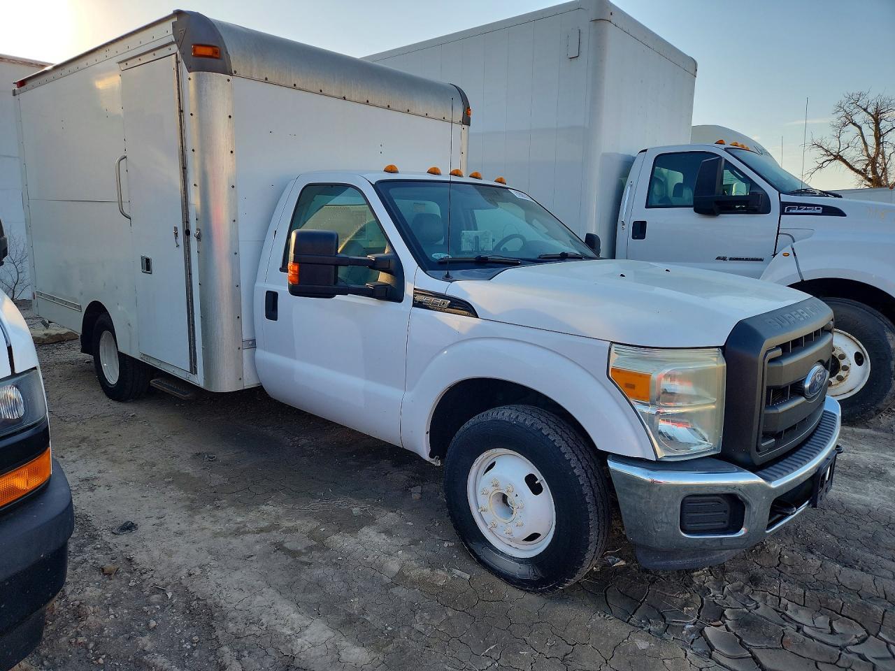 2013 Ford F350 Super Duty BOX Truck