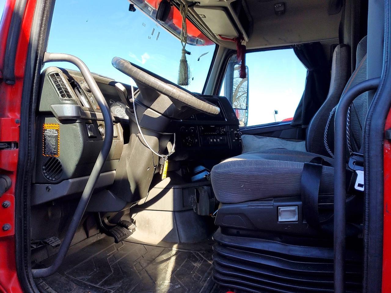 2019 Volv O VNL Semi Truck