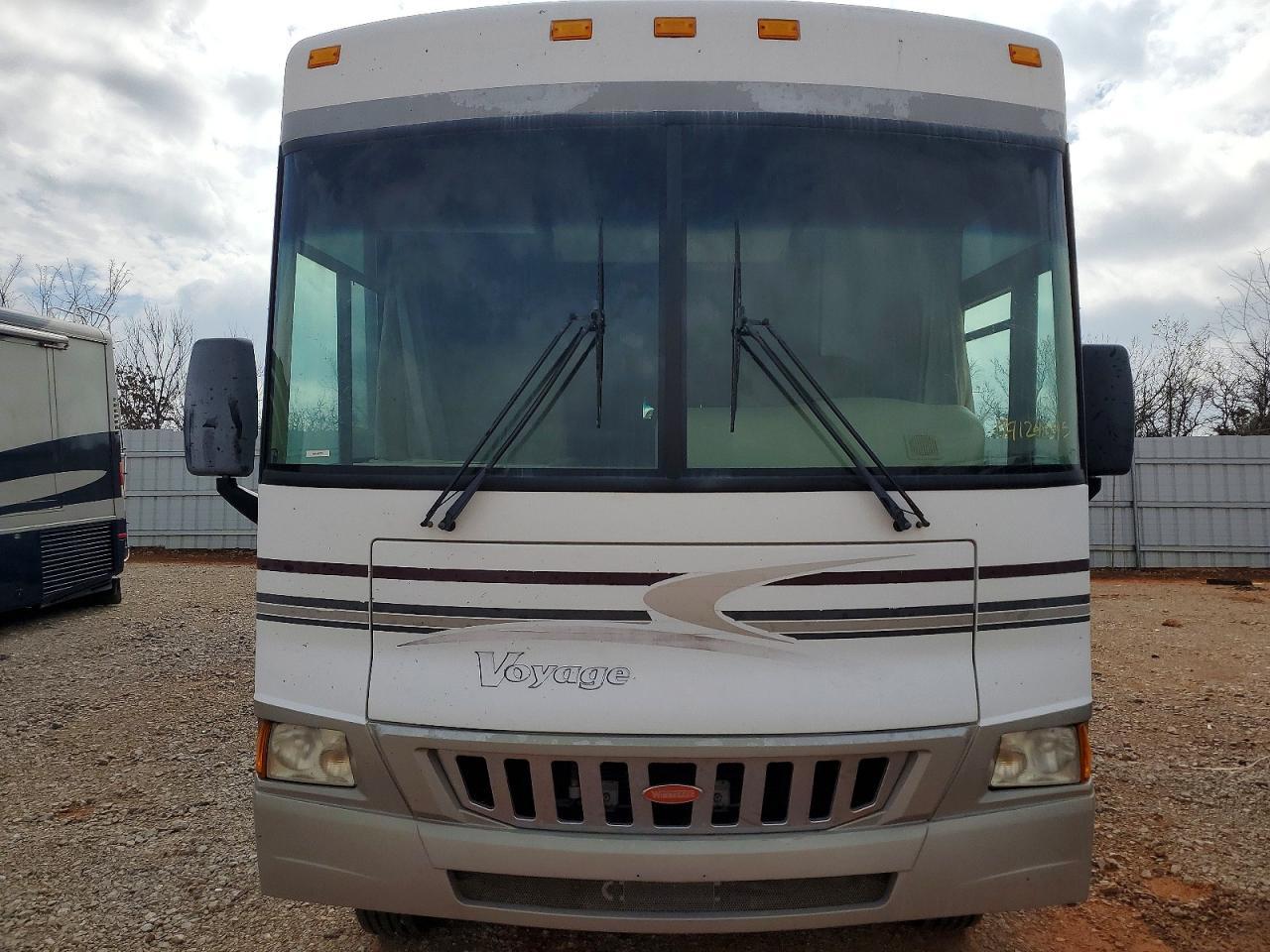 2006 Winnebago Voyage Camper