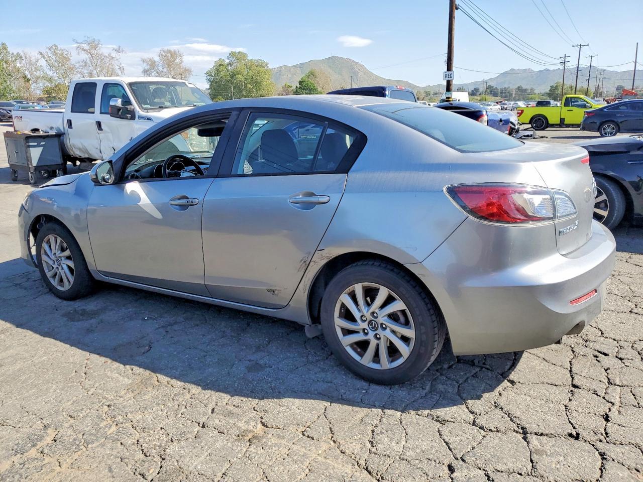 2013 Mazda 3 I