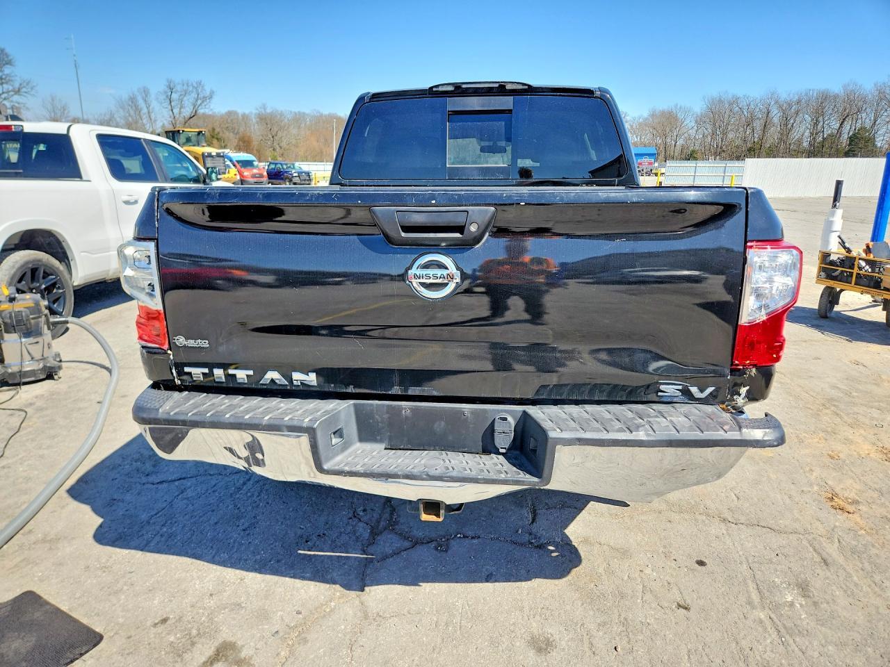 2017 Nissan Titan SV